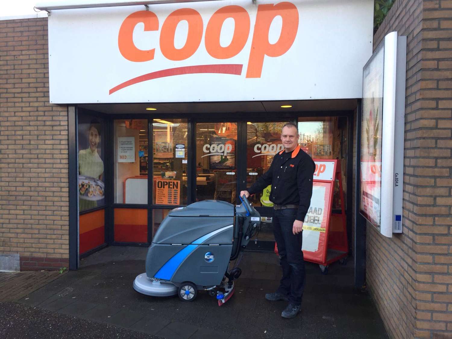 Levering schrobzuigmachine COOP